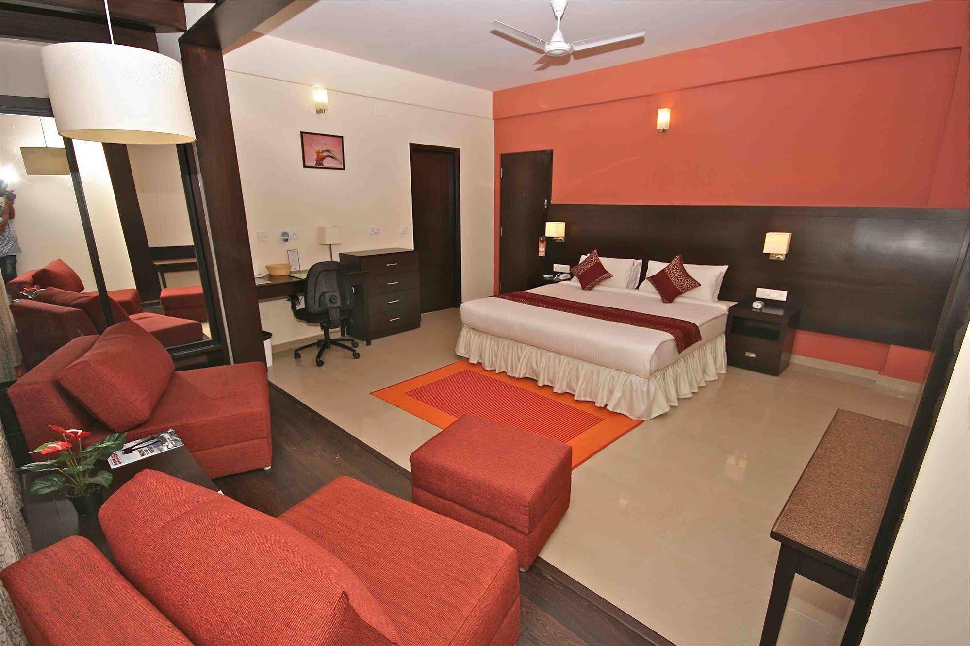 Treebo Trend Sterling Suites Inn Bangalore Exterior foto