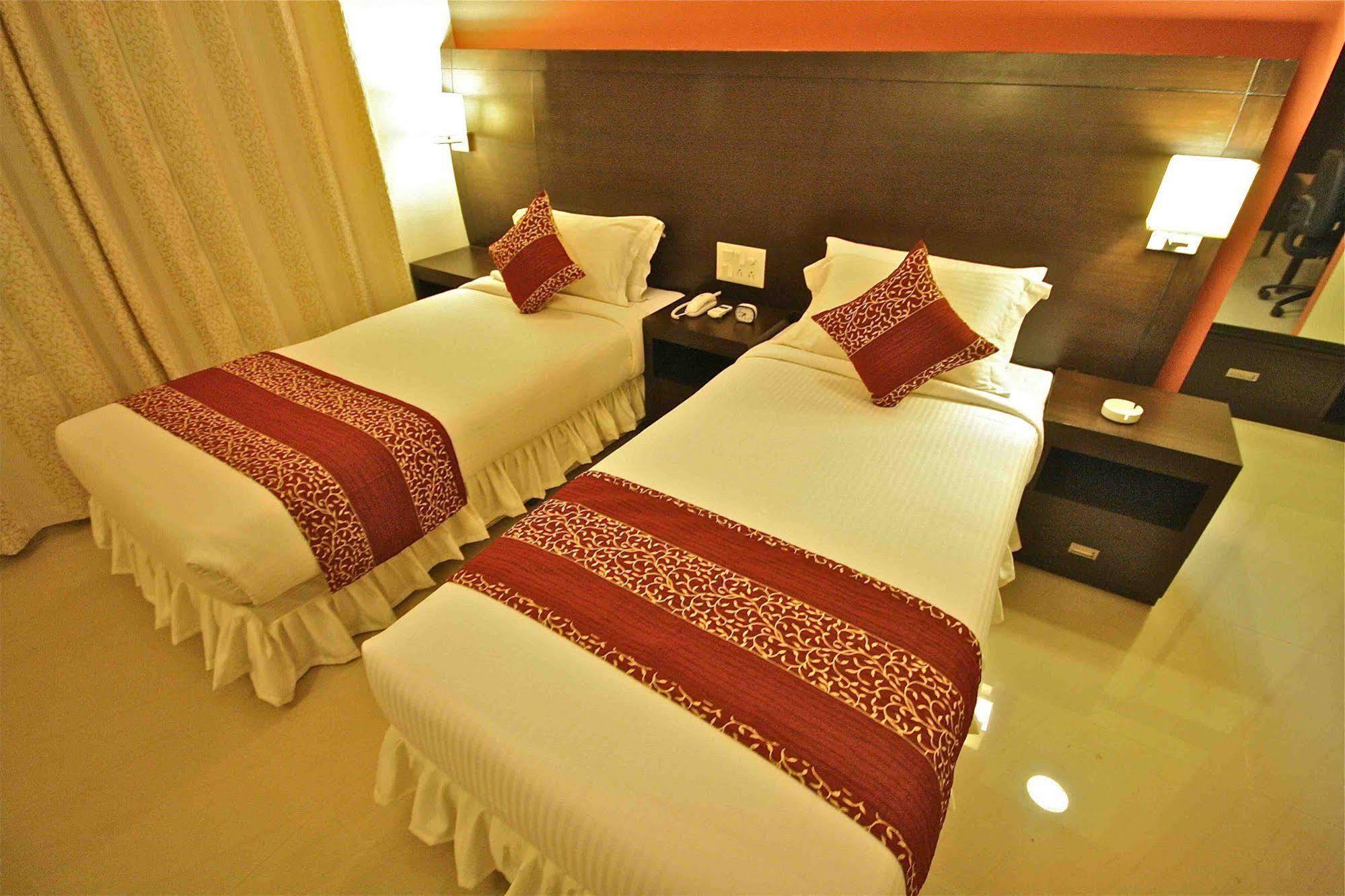Treebo Trend Sterling Suites Inn Bangalore Exterior foto