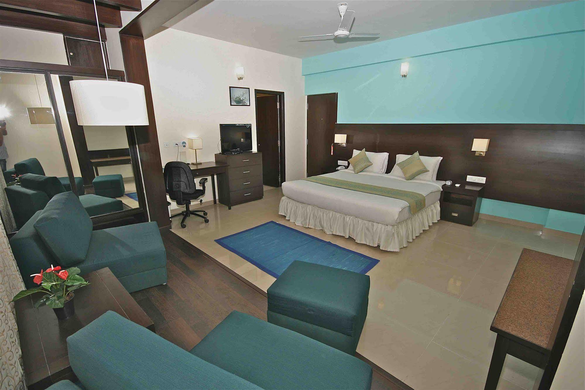 Treebo Trend Sterling Suites Inn Bangalore Exterior foto