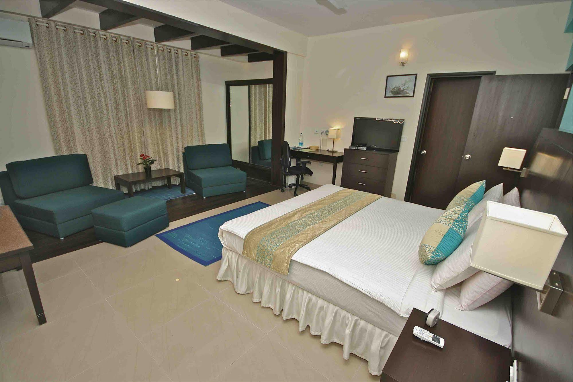 Treebo Trend Sterling Suites Inn Bangalore Exterior foto
