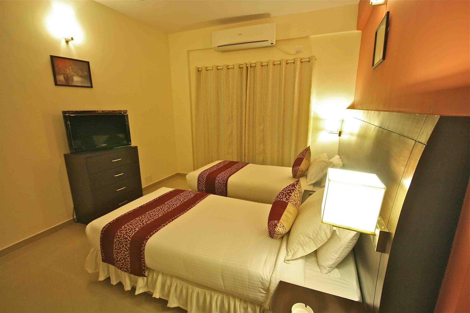 Treebo Trend Sterling Suites Inn Bangalore Exterior foto